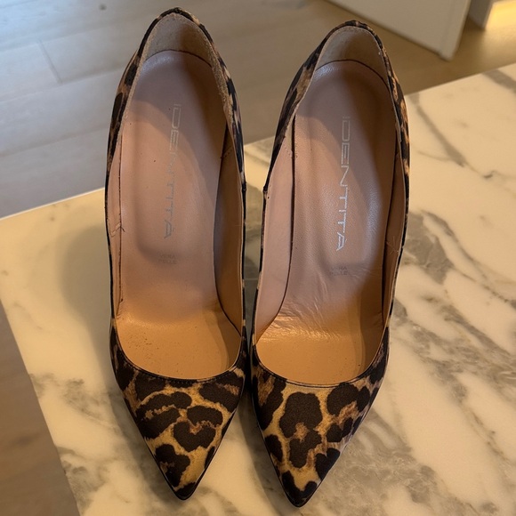 Elegant Leopard Print High Heels - Picture 2 of 3